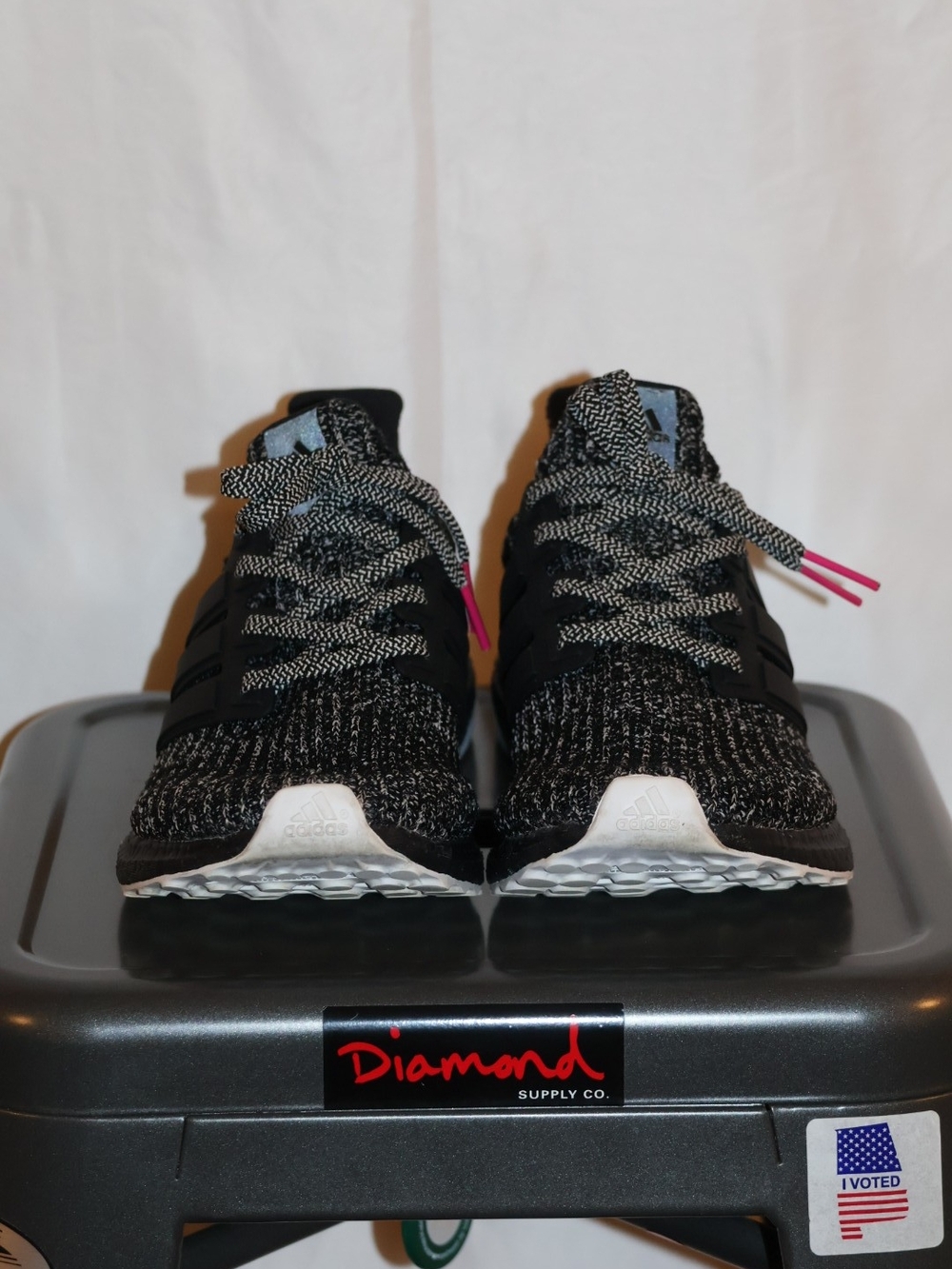 Adidas UltraBoost 4.0 'Breast Cancer Awareness' - Picture 2 of 8